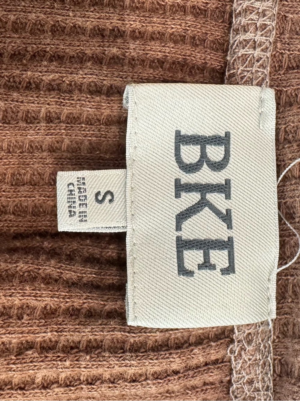 BKE Brown Ribbed Henley with Ruffle Trim - Picture 7 of 7
